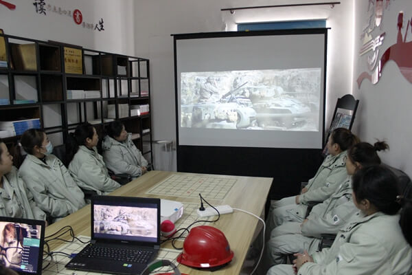 華浩軒工會(huì)組織職工觀看紅色主題電影《浴血無(wú)名川》